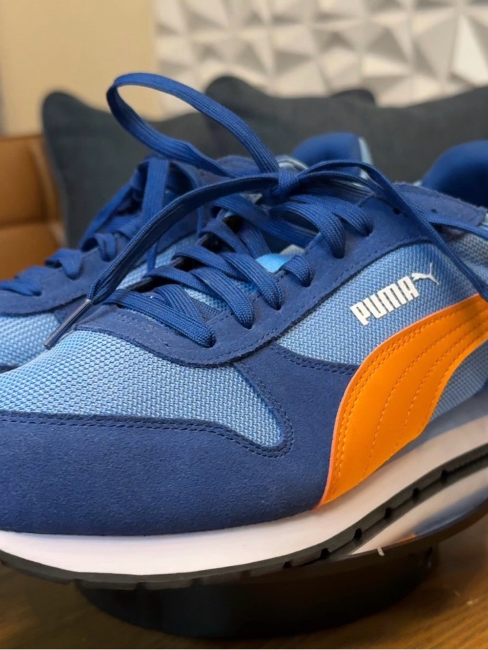 Men’s Puma Blue & Orange Retro Casual Sneakers size 10